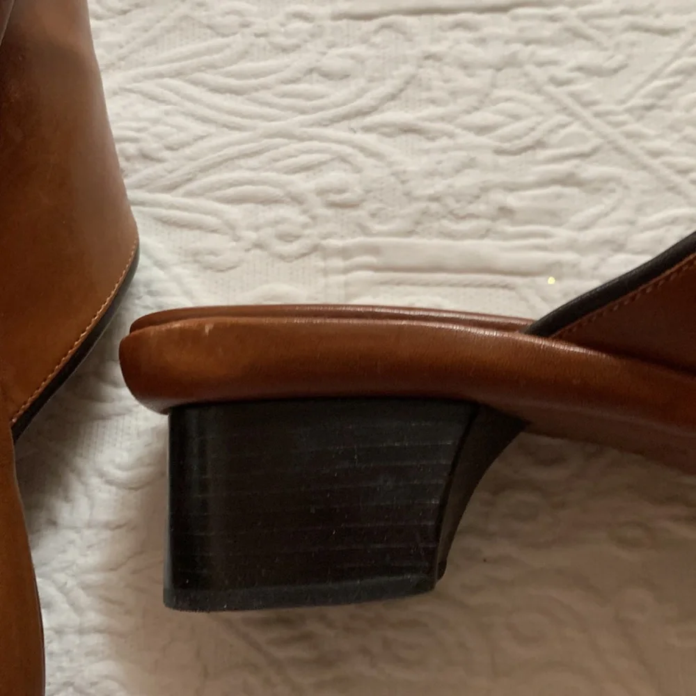 COLE HANN COUNTRY NEVER WORN/NWOTS SLIDE SZ 7 1/2 COGNAC/BLACK 1 1/2” HEEL - Picture 7 of 10